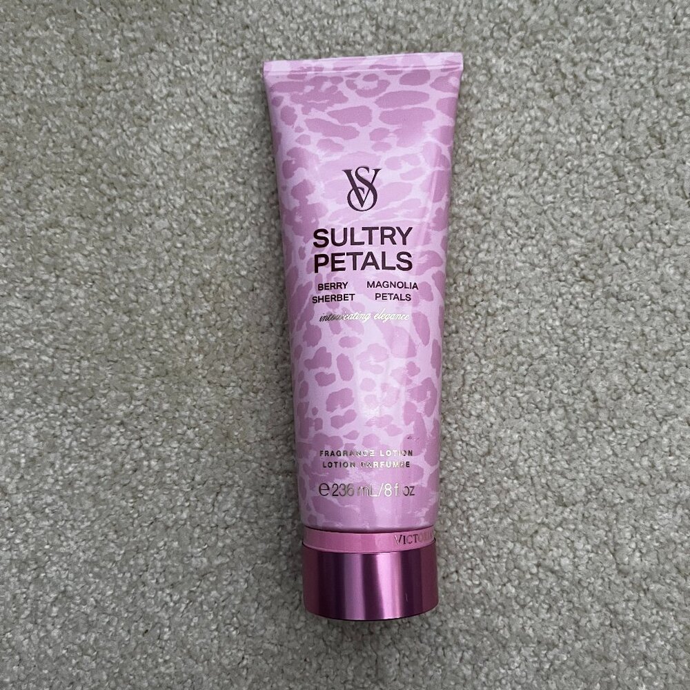 Victoria's Secret - Sultry Petals Body Lotion